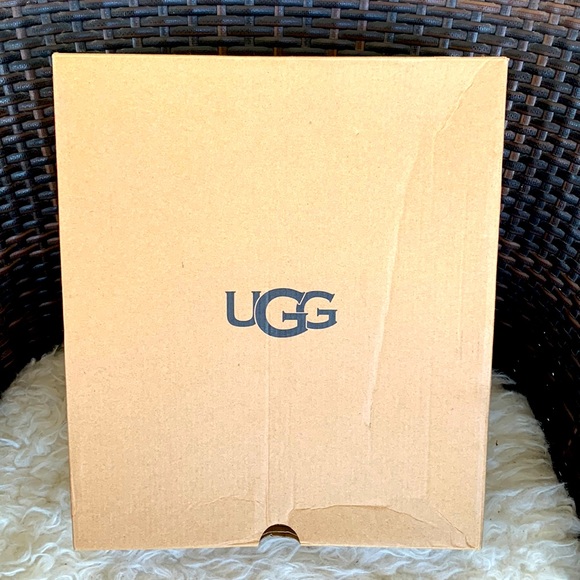 UGG Fluff Mini Quilted 1103612K Boys Fuchsia Pink Suede/Sheepskin Boots - Picture 2 of 16